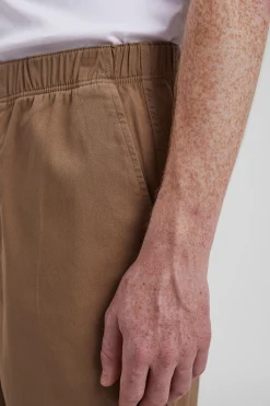 Ezra Light Stretch